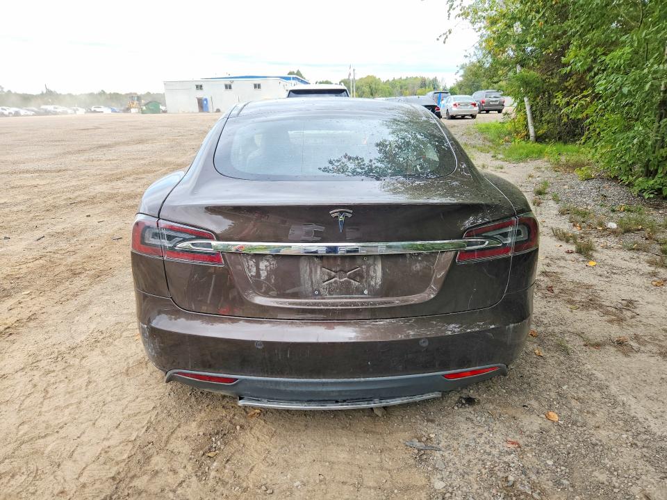 Foto 6 de la subasta – 2014 TESLA MODEL S con VIN 5YJSA1H2XEFP65050