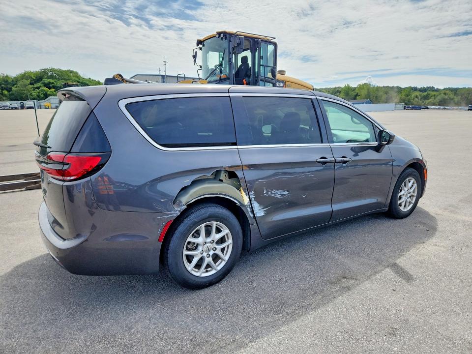 Photo 3 from auction – 2023 CHRYSLER PACIFICA with VIN 2C4RC1BG5PR546758