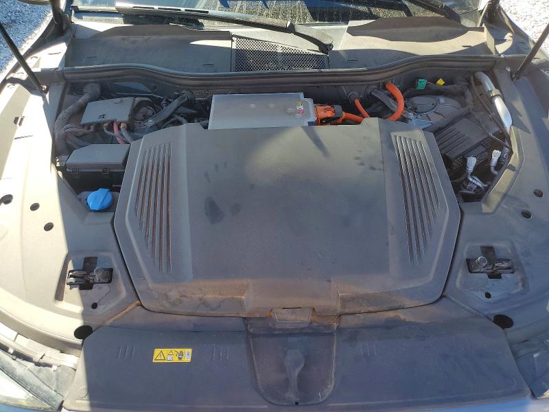 Photo 11 from auction – 2019 AUDI E-TRON with VIN WA1LABGE1KB014014