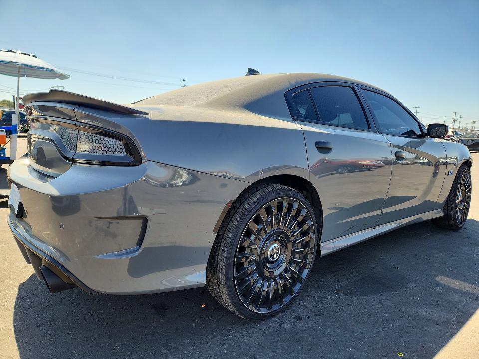 Снимка 3 от търг – 2018 DODGE CHARGER с VIN 2C3CDXGJ0JH297457