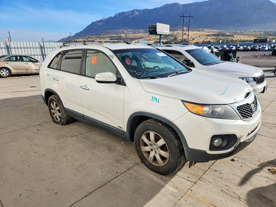 Photo 4 from auction – 2012 KIA SORENTO with VIN 5XYKTDA61CG256463