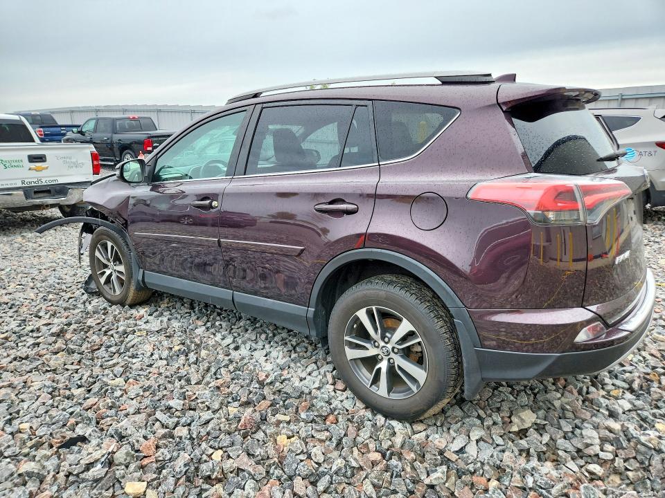 Снимка 2 от търг – 2017 TOYOTA RAV4 с VIN 2T3RFREV5HW644910