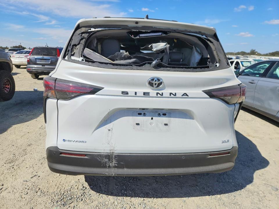 Photo 6 from auction – 2026 TOYOTA SIENNA with VIN 5TDYSKFC7TS234664
