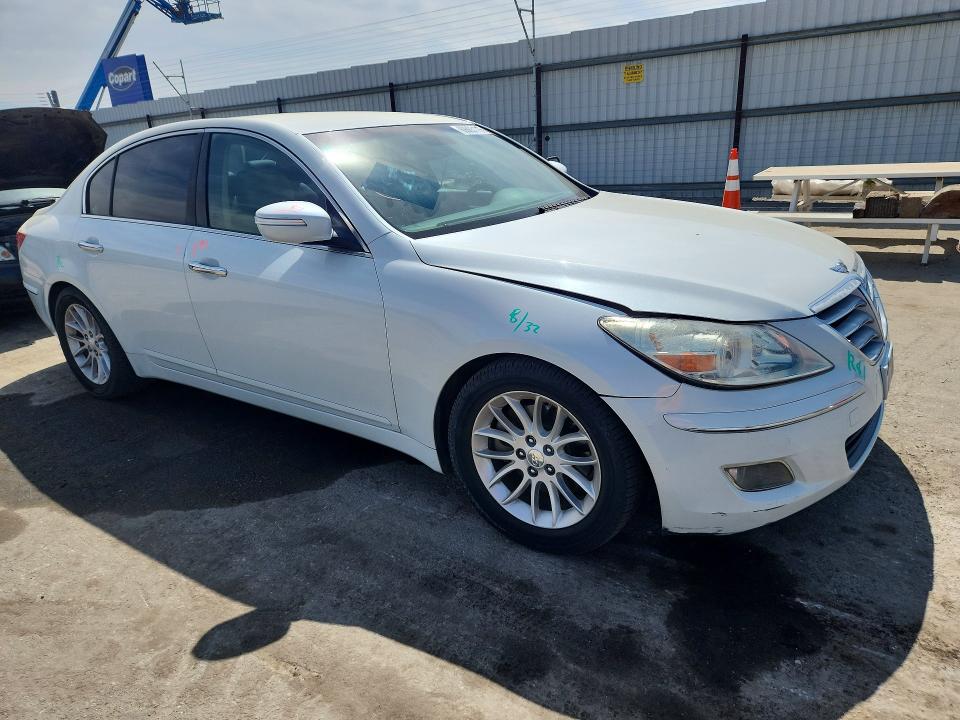Photo 4 from auction – 2009 HYUNDAI GENESIS with VIN KMHGC46E79U037726
