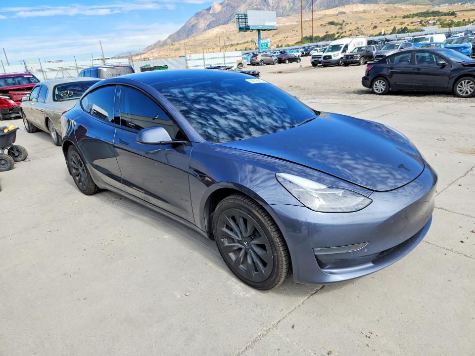 Zdjęcie 4 z aukcji – 2022 TESLA MODEL 3 z VIN 5YJ3E1EB6NF144188