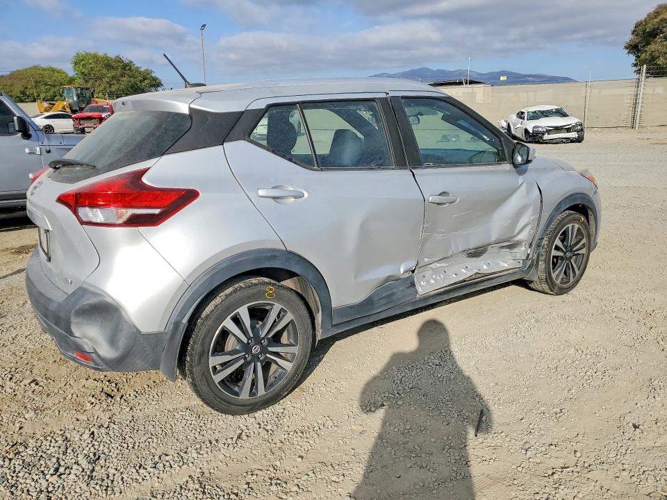 Zdjęcie 3 z aukcji – 2019 NISSAN KICKS z VIN 3N1CP5CU5KL558388
