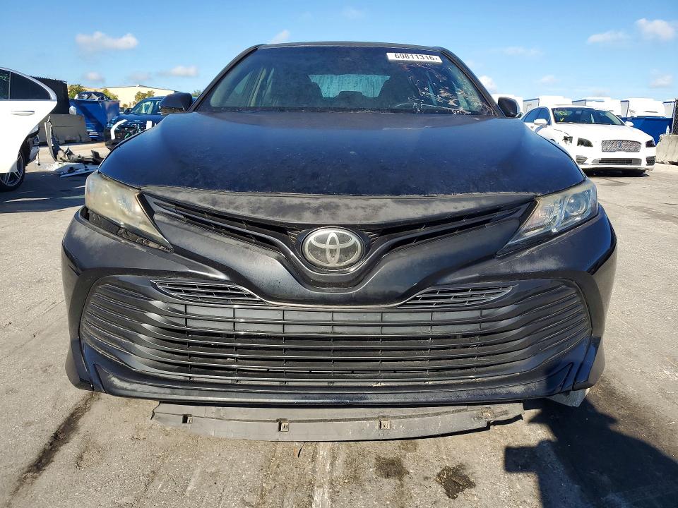 Photo 5 from auction – 2018 TOYOTA CAMRY with VIN 4T1B11HK0JU068080