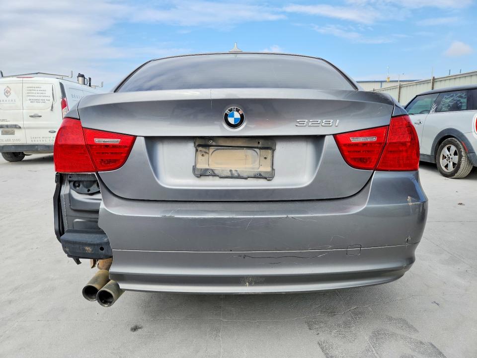 Photo 6 from auction – 2011 BMW 328 with VIN WBAPH7C5XBE851393