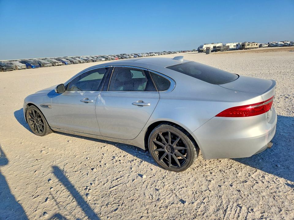 Zdjęcie 2 z aukcji – 2017 JAGUAR XF z VIN SAJBD4BV3HCY46888