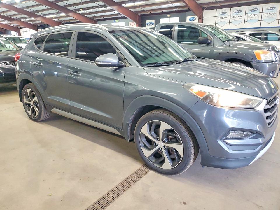 Photo 4 from auction – 2017 HYUNDAI TUCSON with VIN KM8J33A21HU324068