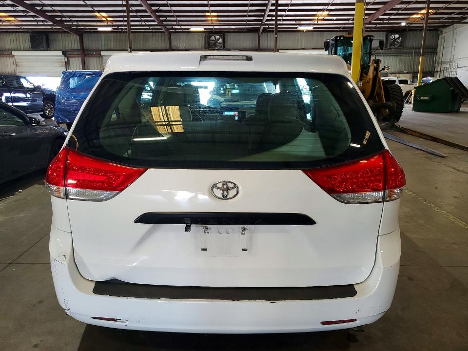 Photo 6 from auction – 2011 TOYOTA SIENNA with VIN 5TDZK3DC7BS152882