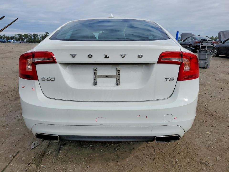 صورة رقم 6 من المزاد - 2015 VOLVO S60 مع VIN YV126MFJ7F1343058