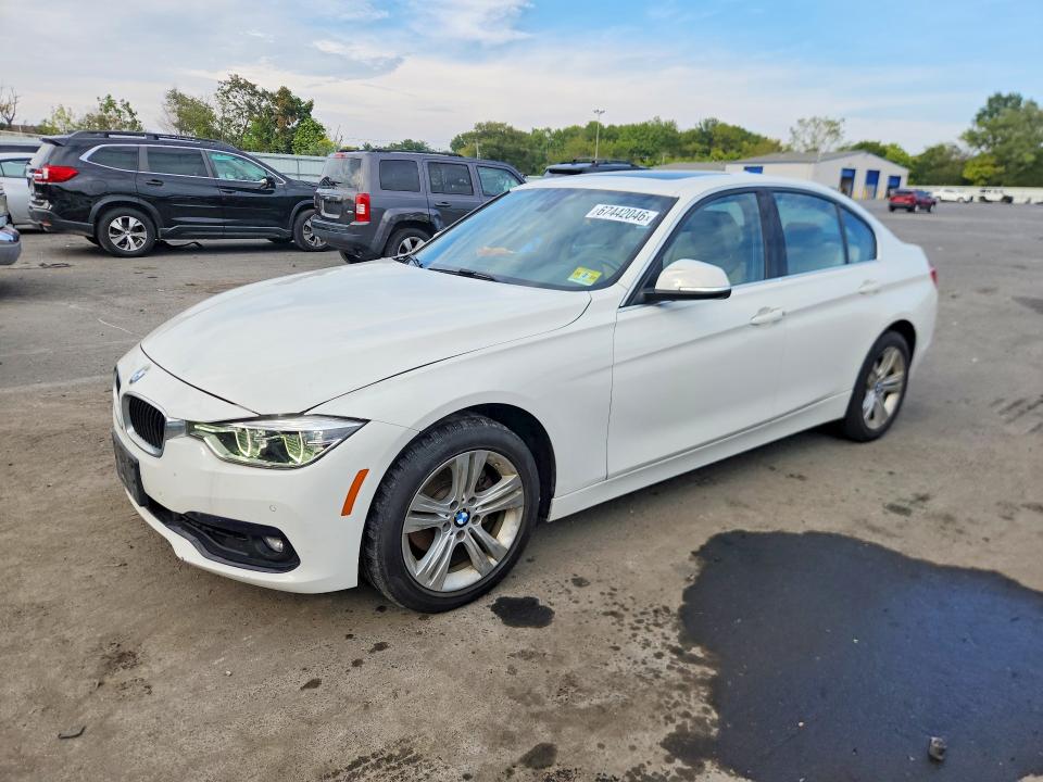 BMW 330 2017 con VIN WBA8D9G33HNU64830 - Foto de la subasta
