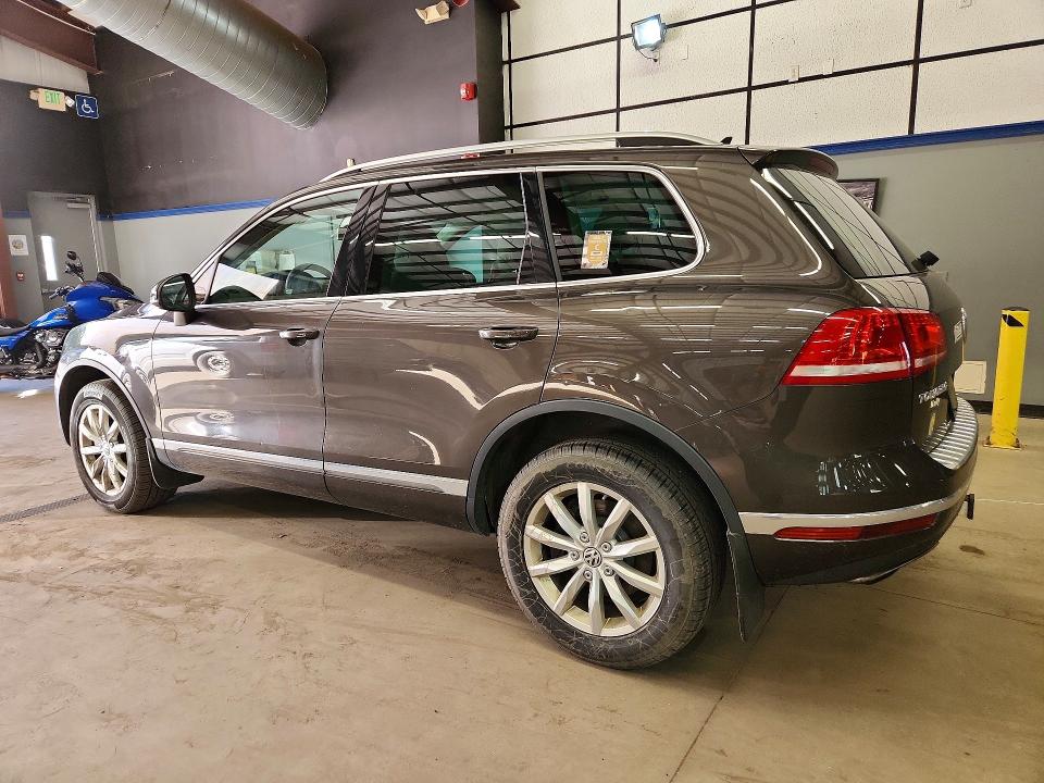 Снимка 2 от търг – 2016 VOLKSWAGEN TOUAREG с VIN WVGEF9BP9GD011628
