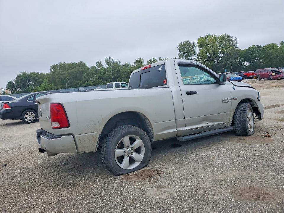 Снимка 3 от търг – 2014 RAM 1500 с VIN 3C6JR7AT5EG115330