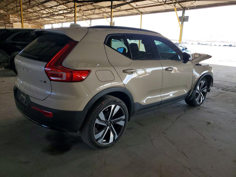 Photo 3 from auction – 2025 VOLVO XC40 with VIN YV4L12UC7S2457659