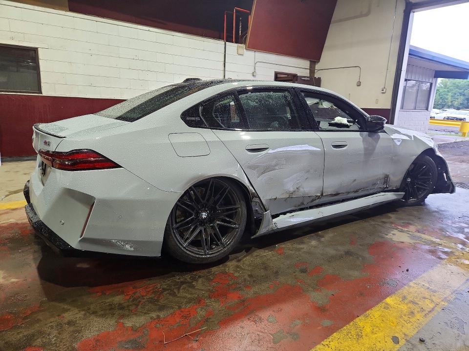Photo 3 from auction – 2027 BMW M5 with VIN WBS83FK08VCY10047