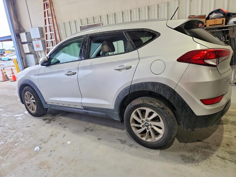 Photo 2 from auction – 2016 HYUNDAI TUCSON with VIN KM8J33A43GU081590