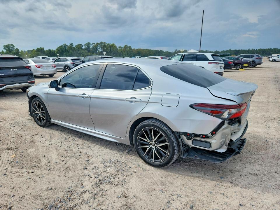 Photo 2 from auction – 2022 TOYOTA CAMRY with VIN 4T1G11AK0NU710576