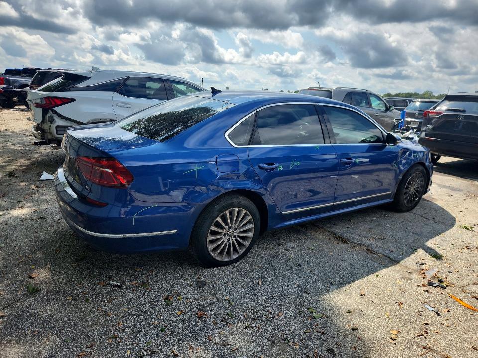 Снимка 3 от търг – 2017 VOLKSWAGEN PASSAT с VIN 1VWBT7A33HC043286