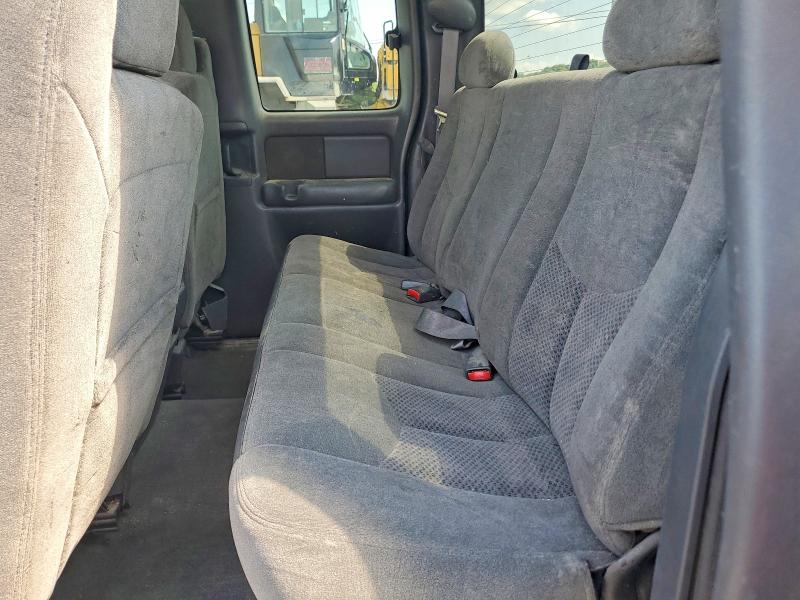 Photo 10 from auction – 2004 CHEVROLET SILVERADO with VIN 1GCEK19T64E187501