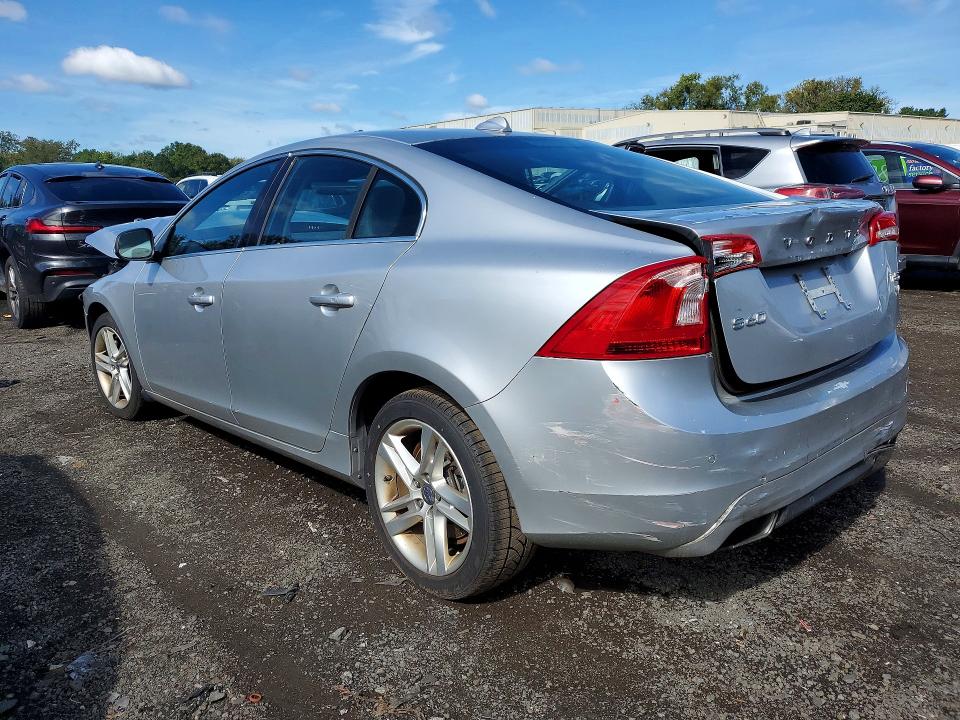 Foto 2 de la subasta – 2015 VOLVO S60 con VIN YV1612TM0F1346905