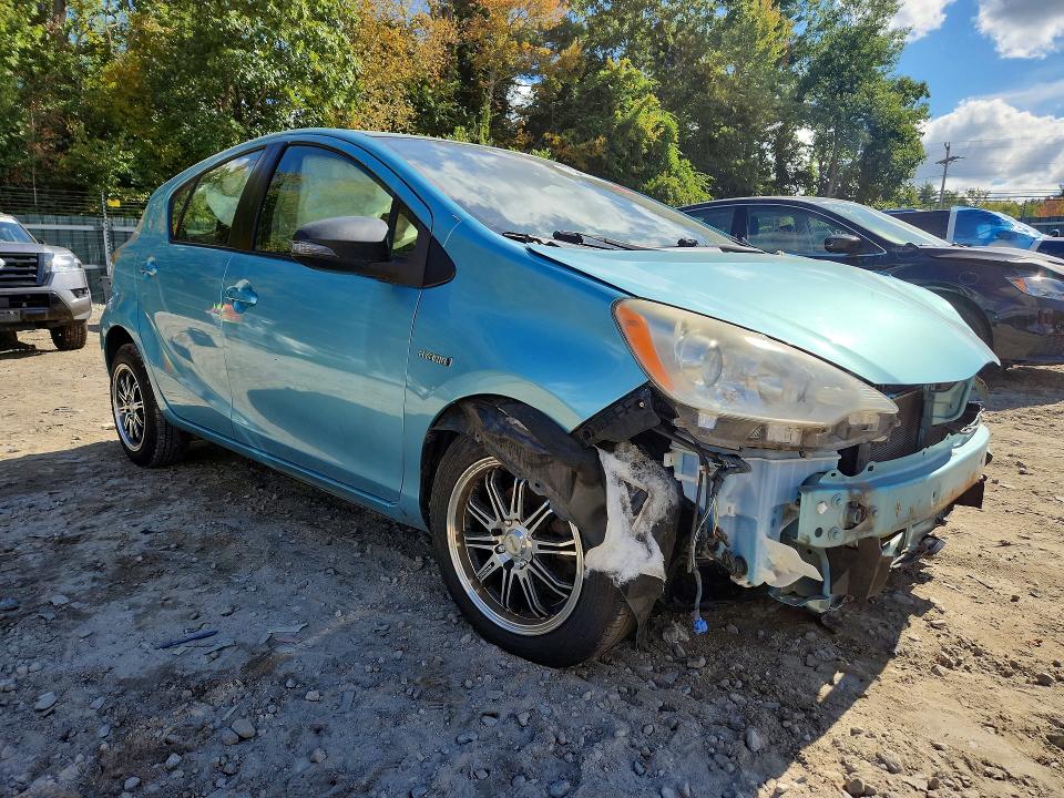 Photo 4 from auction – 2013 TOYOTA PRIUS C with VIN JTDKDTB32C1014227