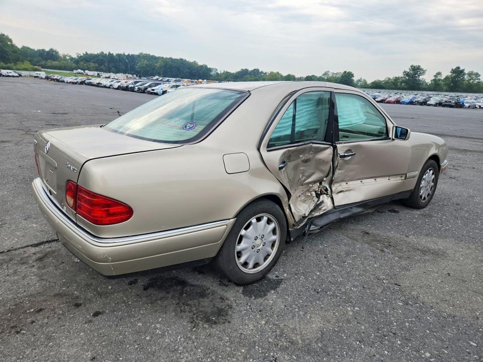 Photo 3 from auction – 1999 MERCEDES-BENZ E with VIN WDBJF82H8XX020856