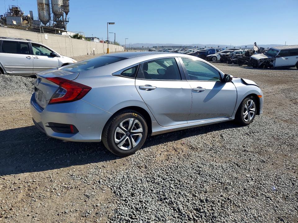 Photo 3 from auction – 2018 HONDA CIVIC with VIN 2HGFC2F55JH572339