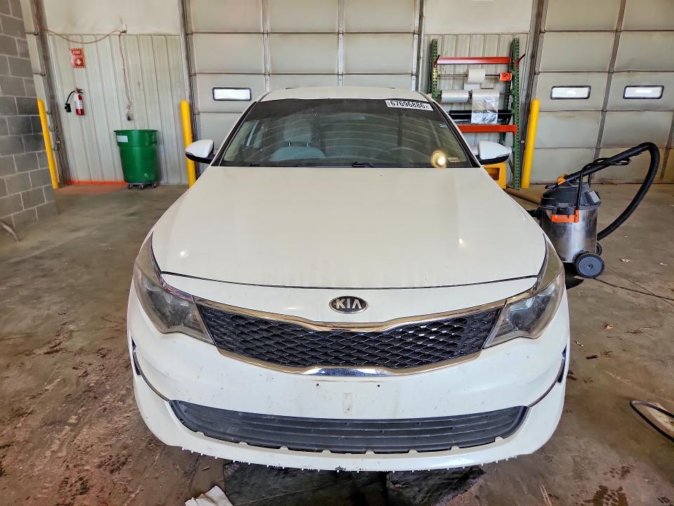 Photo 5 from auction – 2017 KIA OPTIMA with VIN 5XXGT4L38HG125471