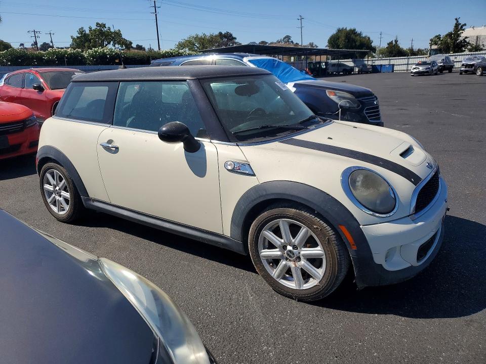 Zdjęcie 4 z aukcji – 2011 MINI COOPER z VIN WMWSV3C56BTY21671