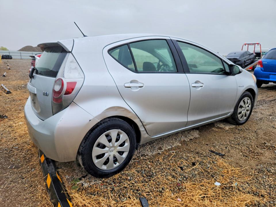 Photo 3 from auction – 2013 TOYOTA PRIUS C with VIN JTDKDTB30D1542382