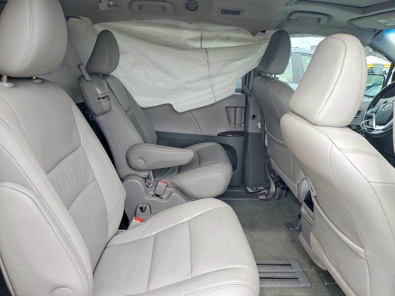 Photo 10 from auction – 2017 TOYOTA SIENNA with VIN 5TDYZ3DCXHS826412