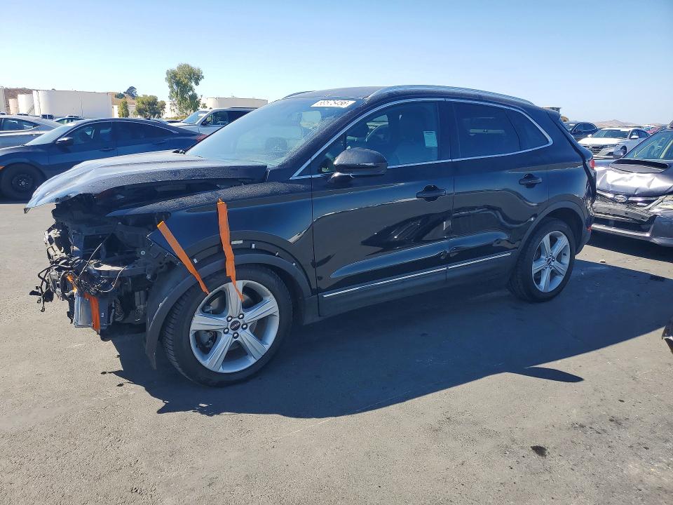 LINCOLN MKC 2017 مع رقم تعريف المركبة 5LMCJ1C92HUL40032 - صورة من المزاد