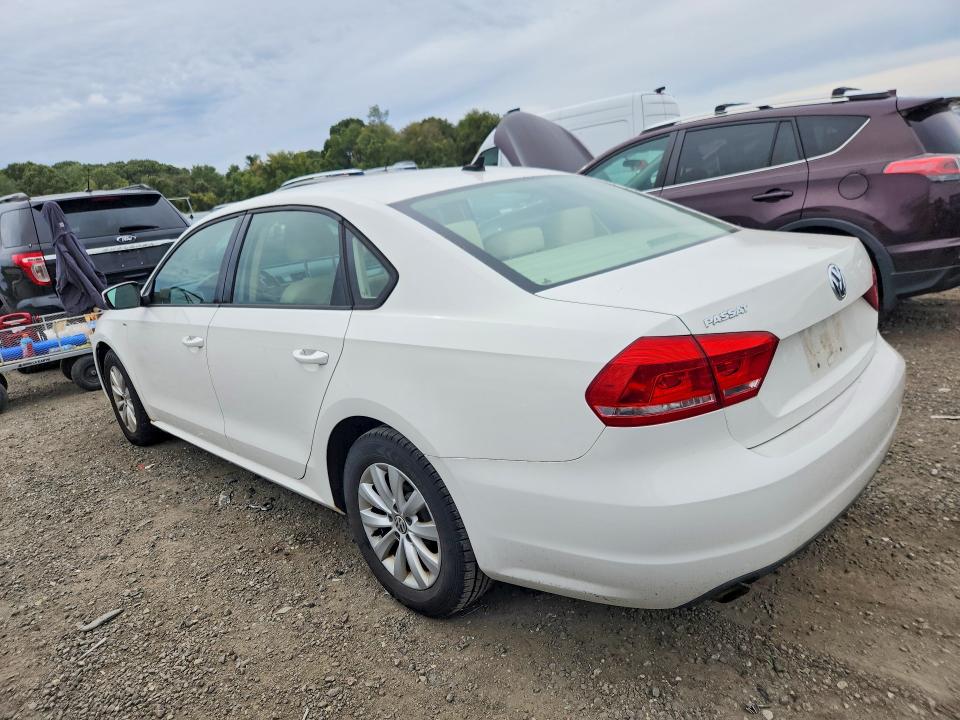 Photo 2 from auction – 2014 VOLKSWAGEN PASSAT with VIN 1VWAP7A30EC017515