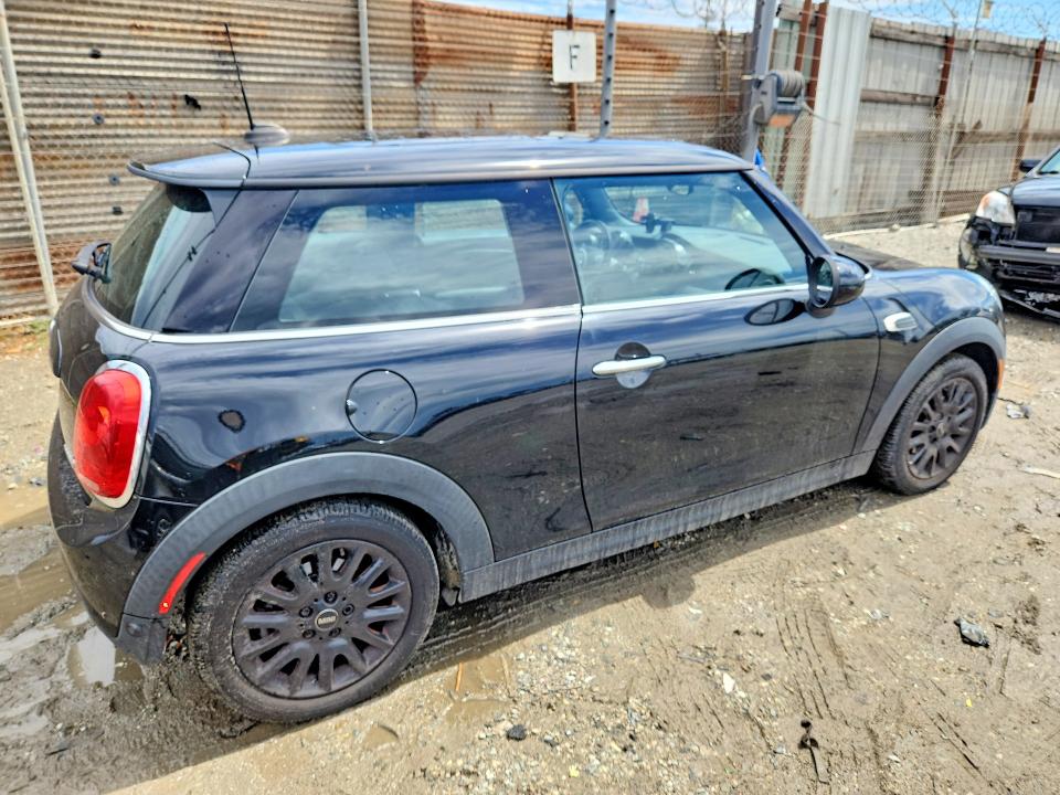 Photo 3 from auction – 2016 MINI COOPER with VIN WMWXP5C51G3B76238