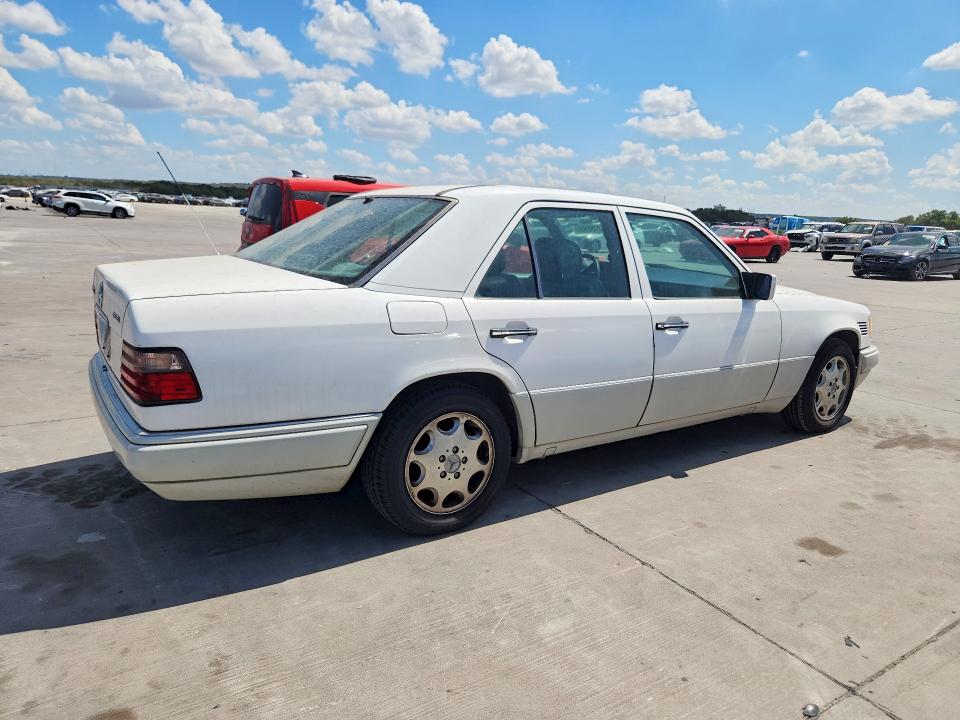 Photo 3 from auction – 1995 MERCEDES-BENZ E with VIN WDBEB31E0SC218841