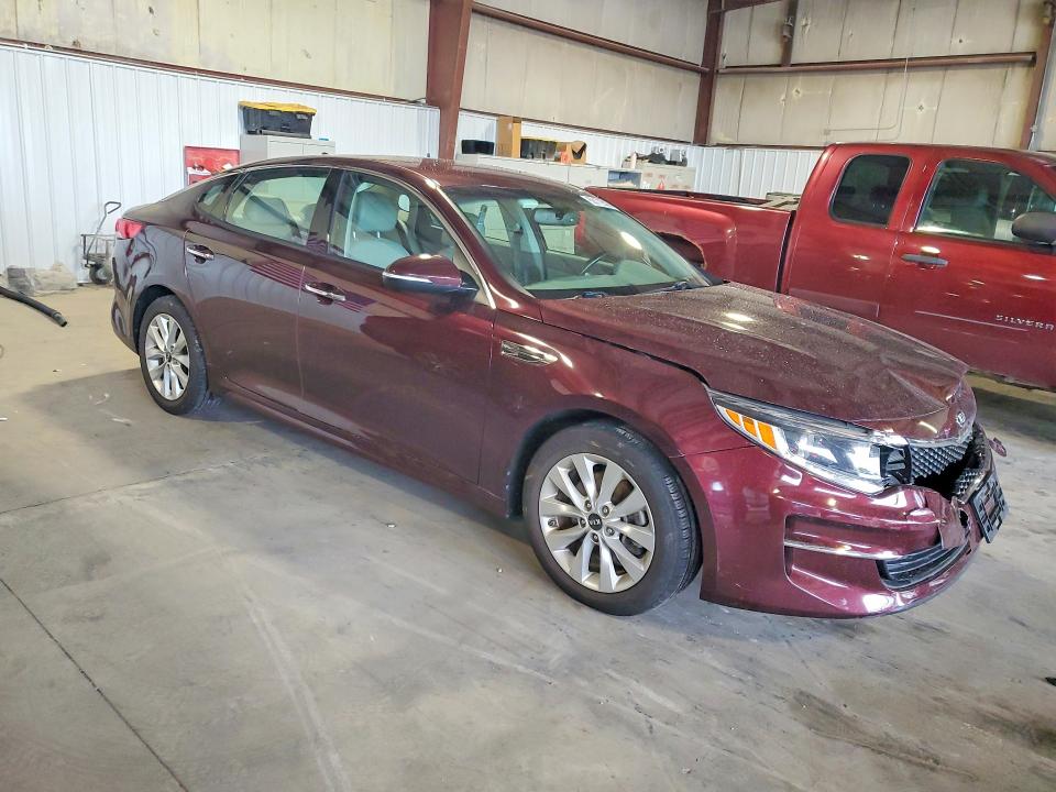 Foto 4 de la subasta – 2017 KIA OPTIMA con VIN 5XXGU4L34HG132527