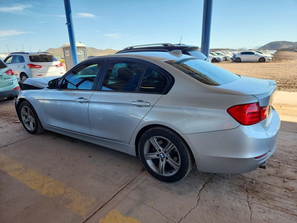 صورة رقم 2 من المزاد - 2015 BMW 320 مع VIN WBA3B1C51FK141528