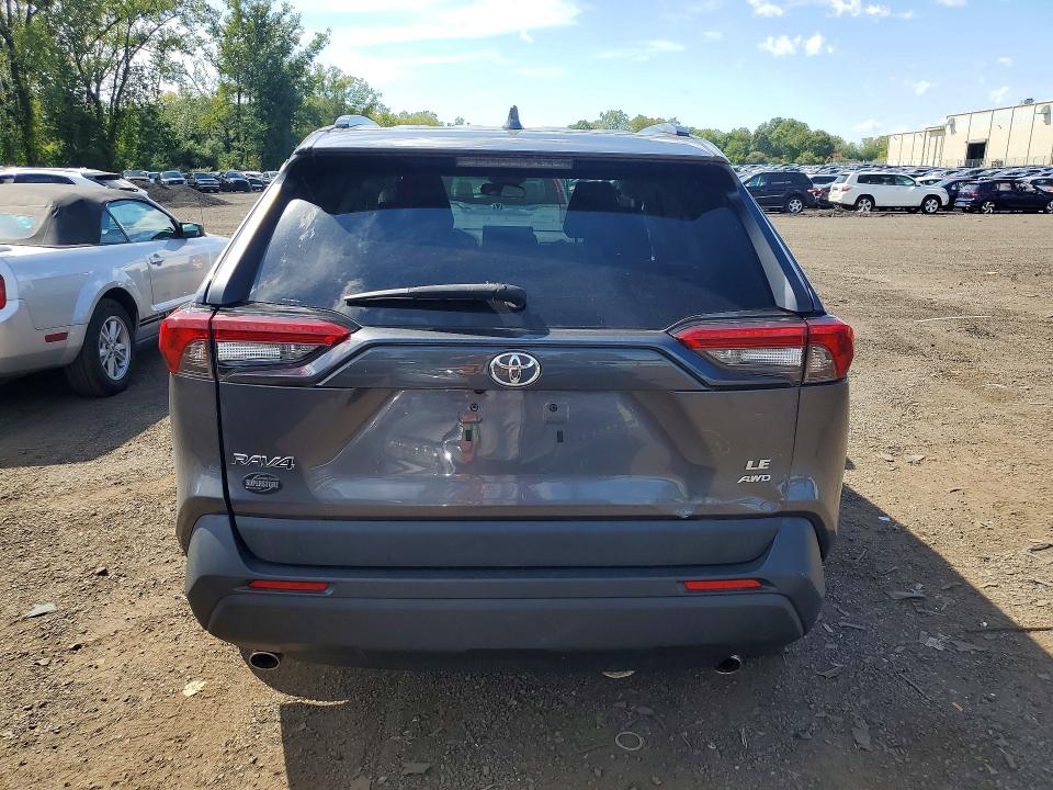 Photo 6 from auction – 2021 TOYOTA RAV4 with VIN 2T3F1RFV6MC249937