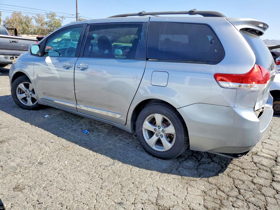 Photo 2 from auction – 2012 TOYOTA SIENNA with VIN 5TDKK3DC4CS251081