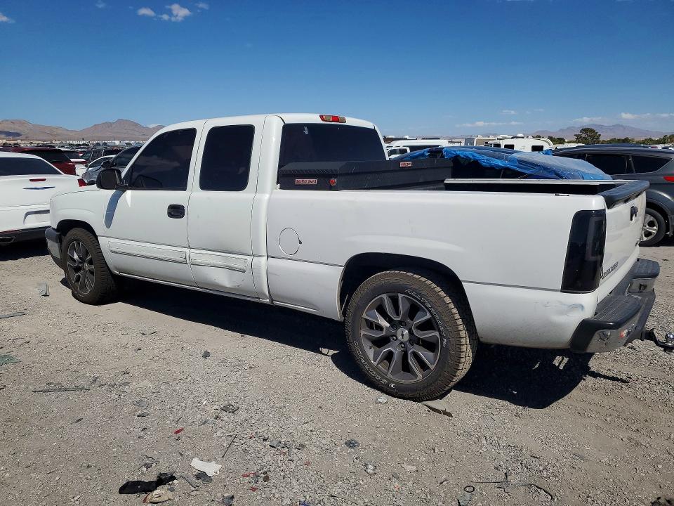 Снимка 2 от търг – 2005 CHEVROLET SILVERADO с VIN 2GCEC19T651252704