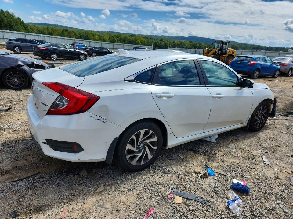 Zdjęcie 3 z aukcji – 2017 HONDA CIVIC z VIN 19XFC2F73HE029786