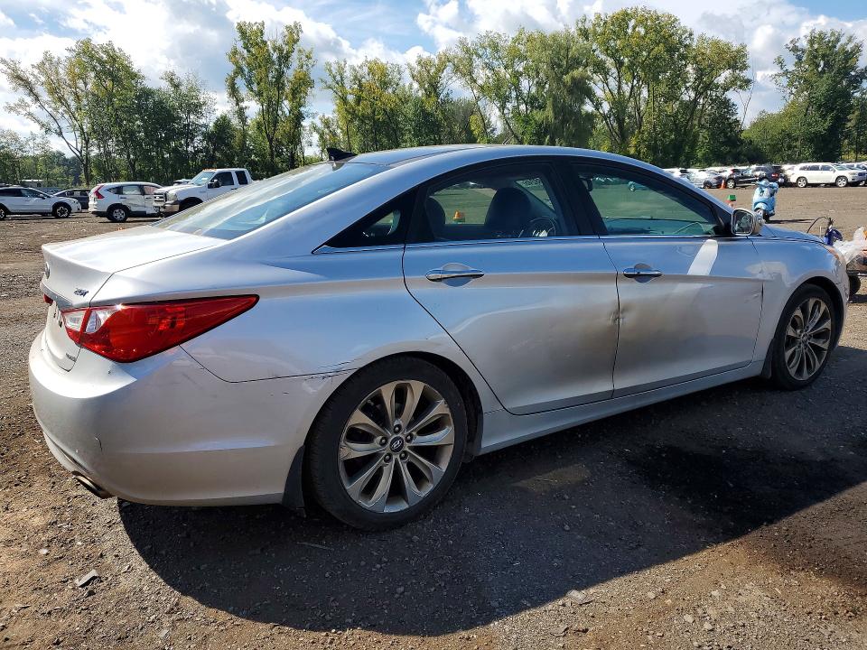 Photo 3 from auction – 2012 HYUNDAI SONATA with VIN 5NPEC4ABXCH411501