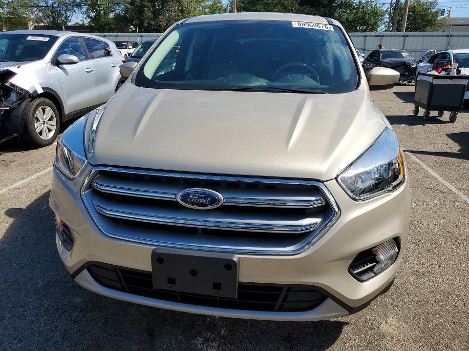 Photo 5 from auction – 2017 FORD ESCAPE with VIN 1FMCU0GD5HUA78686