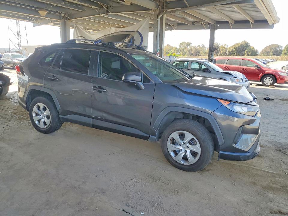 Photo 4 from auction – 2019 TOYOTA RAV4 with VIN 2T3H1RFV7KC029938