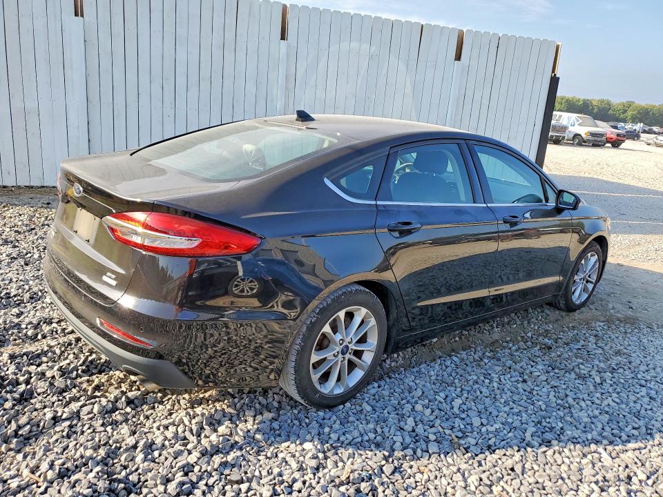 Photo 3 from auction – 2019 FORD FUSION with VIN 3FA6P0HD5KR111827