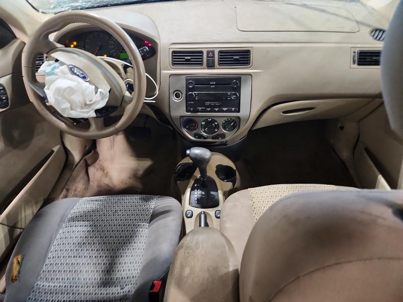 Zdjęcie 8 z aukcji – 2005 FORD FOCUS z VIN 1FAFP36NX5W221738