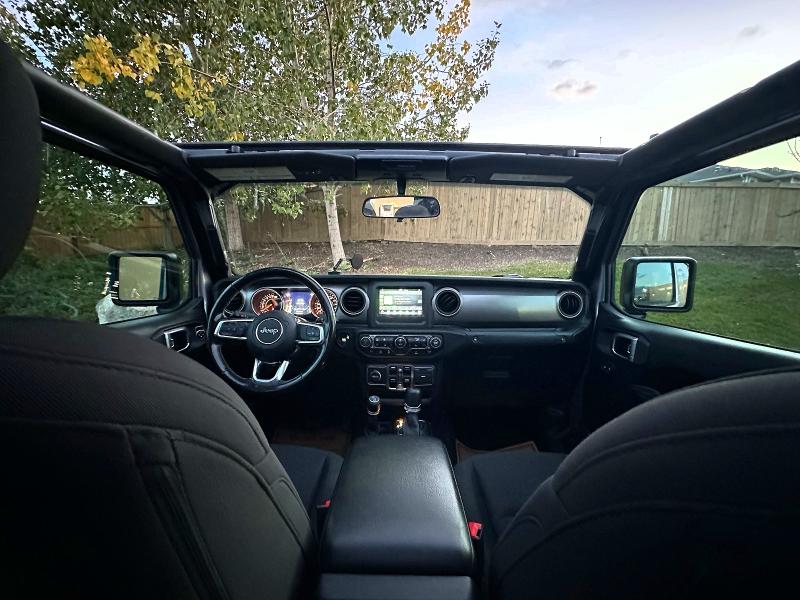 Photo 9 from auction – 2020 JEEP GLADIATOR with VIN 1C6HJTAG1LL127153