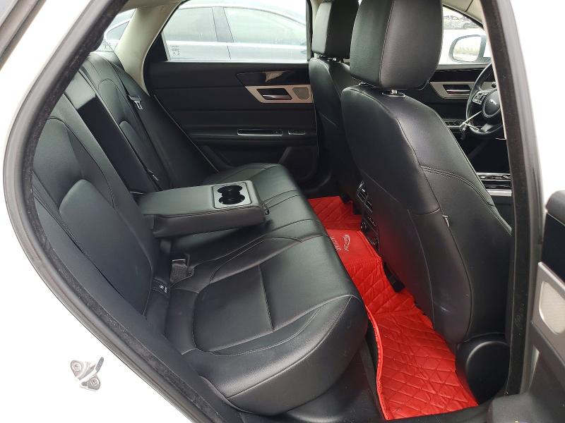Foto 10 de la subasta – 2017 JAGUAR XF con VIN SAJBD4BVXHCY35581